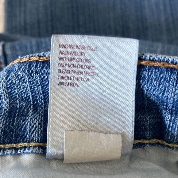 Old Navy The Diva Straight Leg Jean - Picture 8 of 8